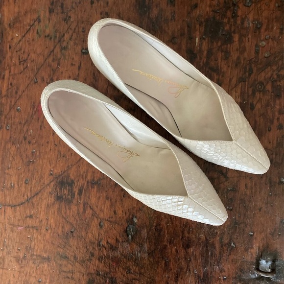 Thomas Wallace Vintage Cream Snakeskin Kitten Heel Pumps - Size 7 1/2 - Picture 4 of 15